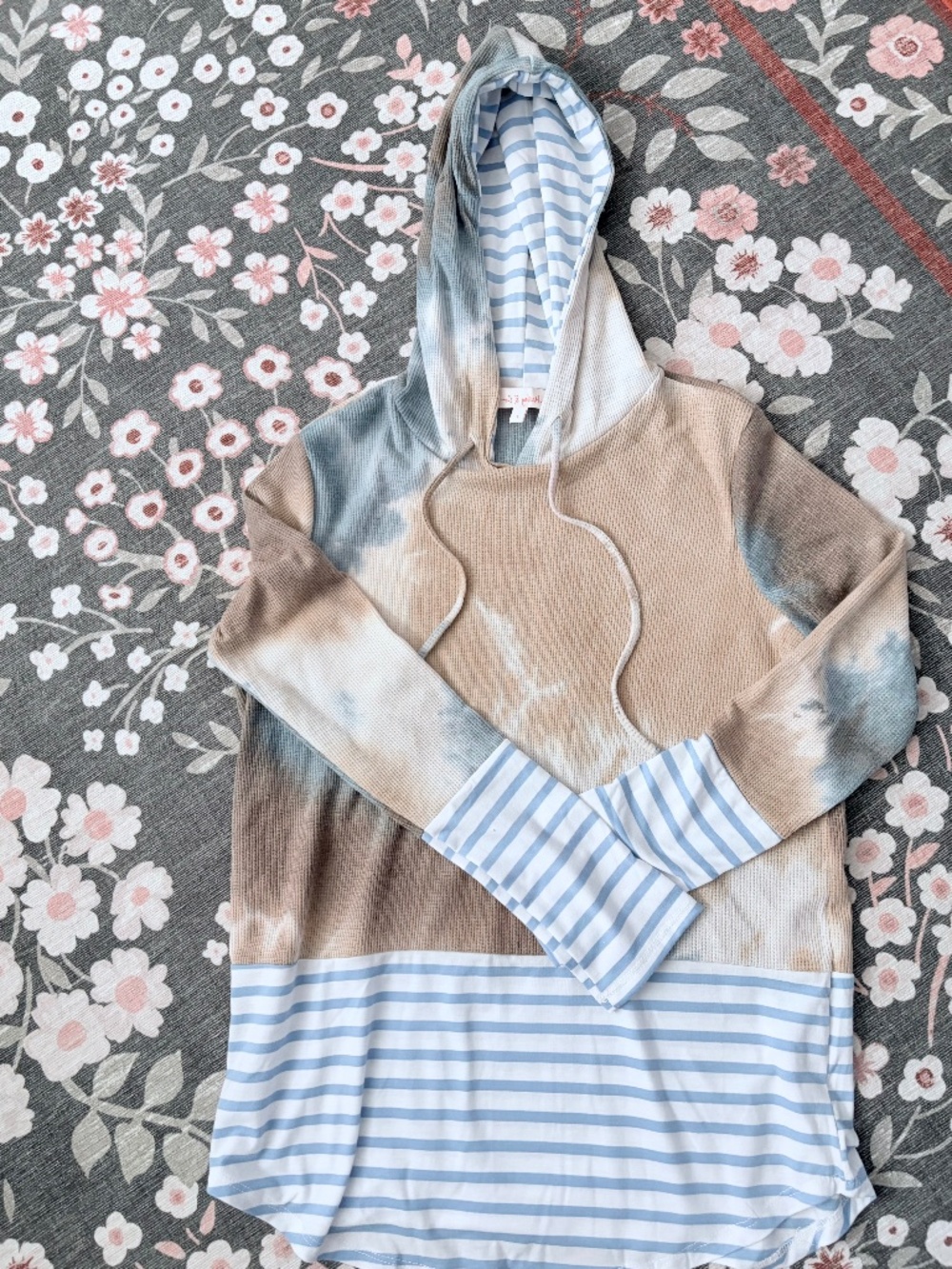 Multicolored lightweight hoodie